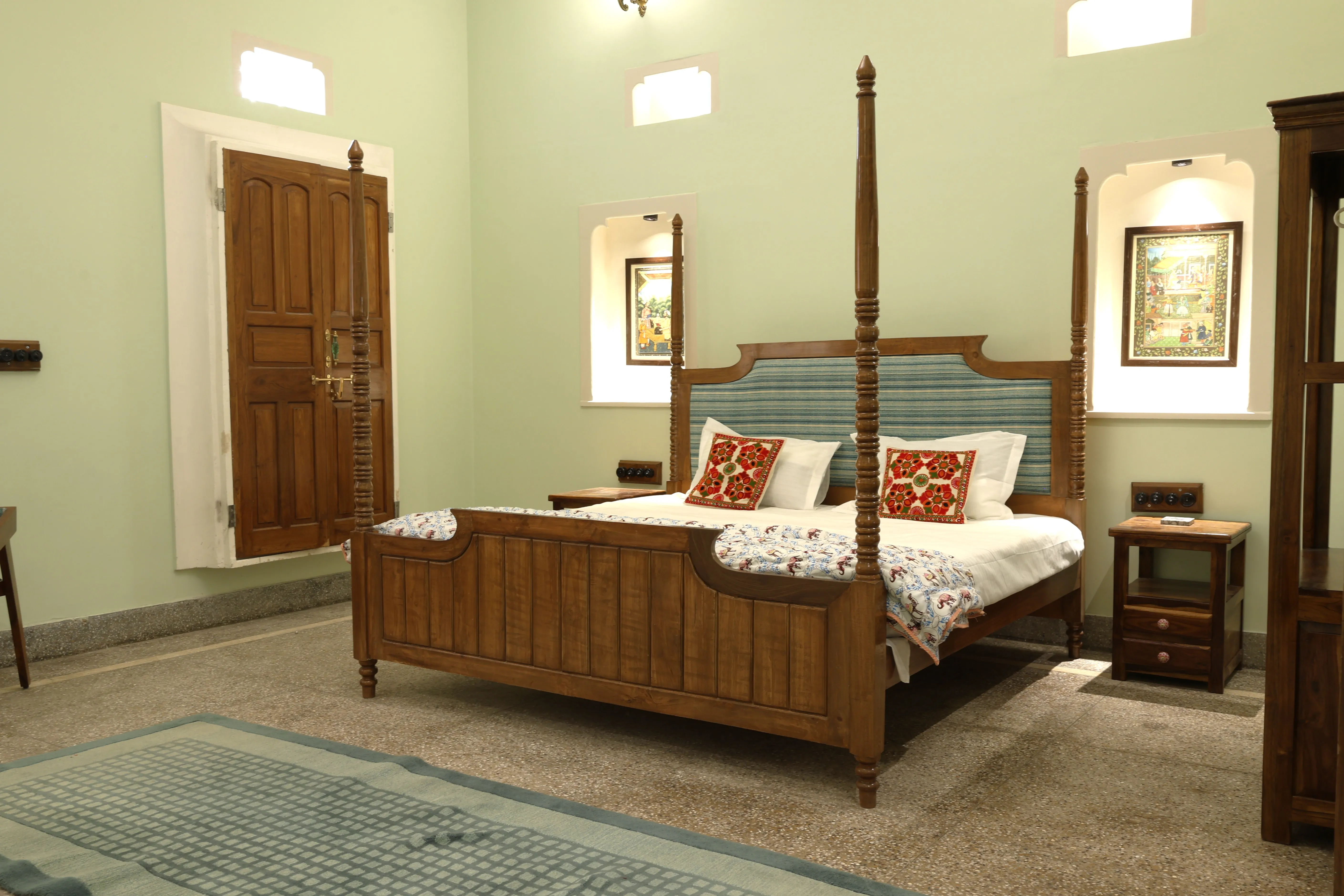 Suraj Mahal Suit